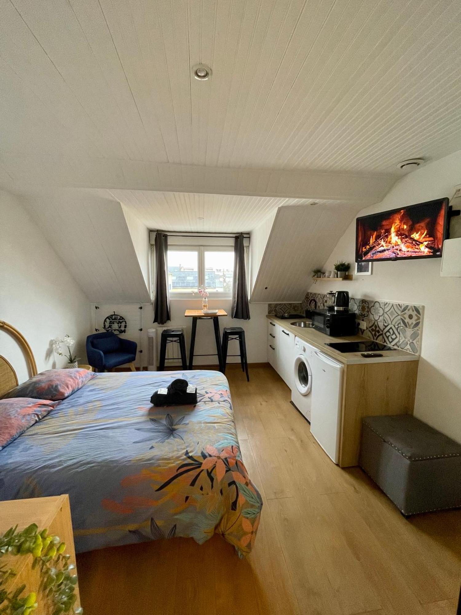 Blue Moon Apartment *